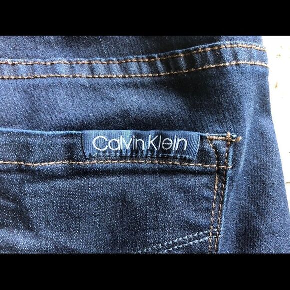 Beautiful dark jeans by Calvin Klein in size 6 - Picture 4 of 4